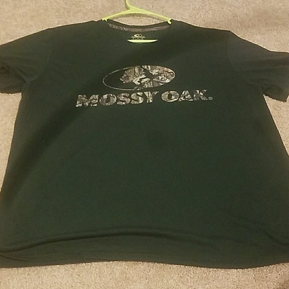 Mens green Mossy Oak shirt
